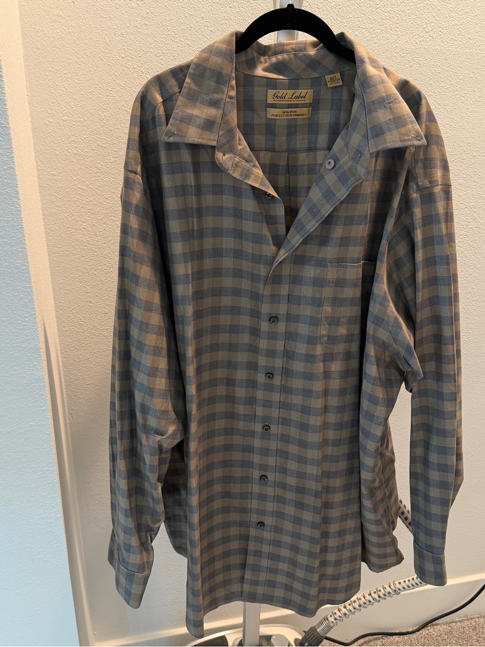 Roundtree & Yorke Blue and Gray Plaid Button-Down Shirt